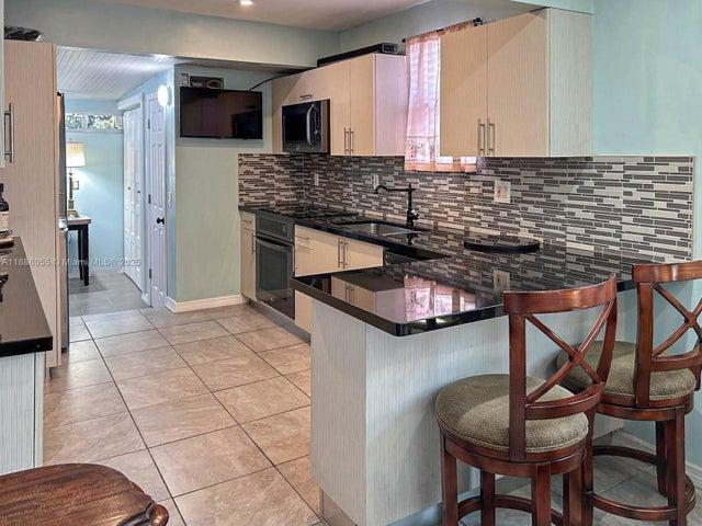 5 of 8 - 3410 Sw 24th St, Miami, FL