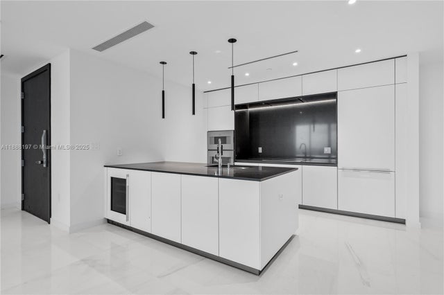 5 of 47 - 300 Biscayne Blvd Way 1103, Miami, FL