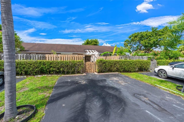 4 of 36 - 5145 E Lakes Dr, Deerfield Beach, FL