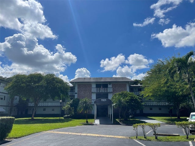 4 of 17 - 1101 Hillcrest Ct 307, Hollywood, FL
