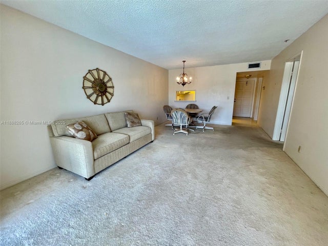 5 of 17 - 1101 Hillcrest Ct 307, Hollywood, FL