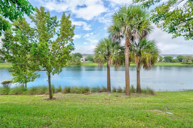 2 of 52 - 4955 Eucalyptus Dr, Hollywood, FL