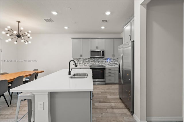 3 of 52 - 4955 Eucalyptus Dr, Hollywood, FL