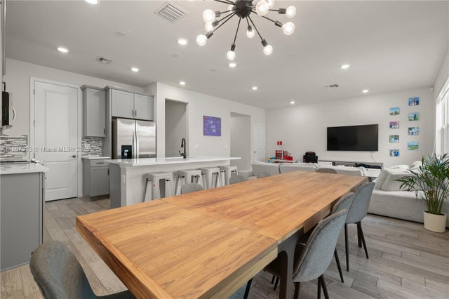 4 of 52 - 4955 Eucalyptus Dr, Hollywood, FL