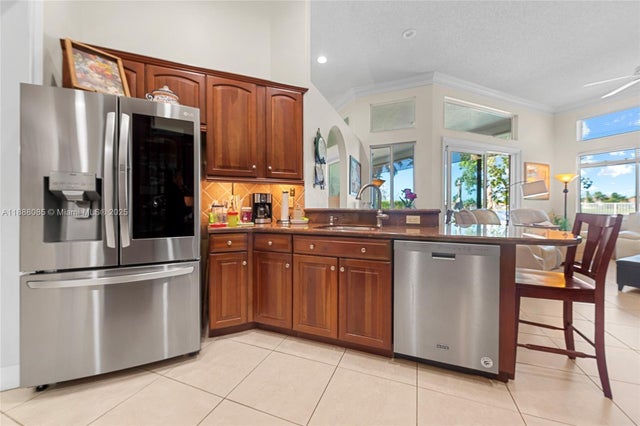 4 of 30 - 805 Lake Blvd, Weston, FL