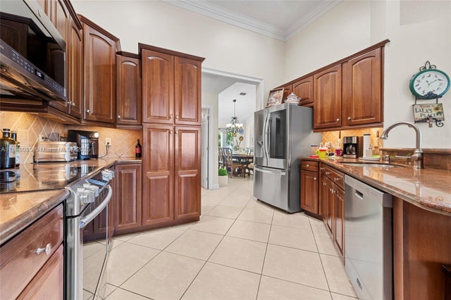 5 of 30 - 805 Lake Blvd, Weston, FL