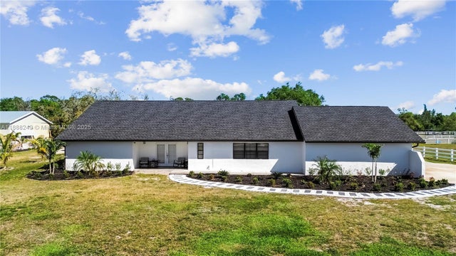 4 of 40 - 5705 44th Ave E, Bradenton, FL