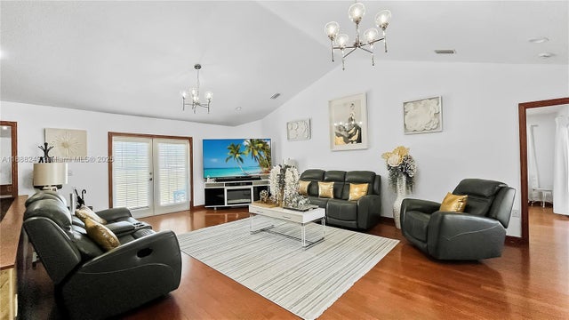 5 of 40 - 5705 44th Ave E, Bradenton, FL