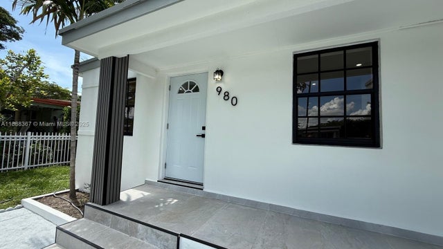 2 of 43 - 980 Ne 146th St, North Miami, FL