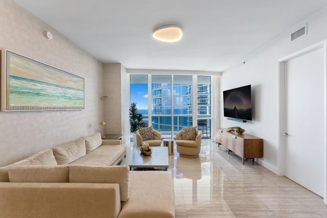 4 of 31 - 15811 Collins Ave 2907, Sunny Isles Beach, FL