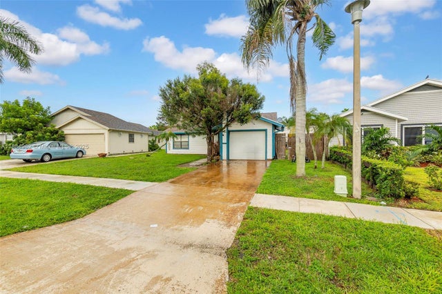 2 of 24 - 4570 Brook Dr, West Palm Beach, FL