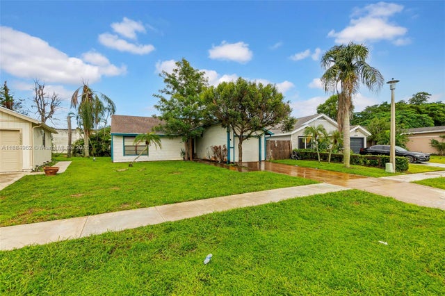 3 of 24 - 4570 Brook Dr, West Palm Beach, FL