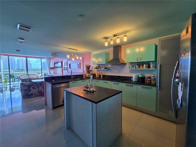 4 of 37 - N/A, Aventura, FL