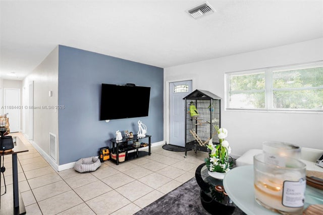 2 of 18 - 621 Sw 50th Ter, Margate, FL