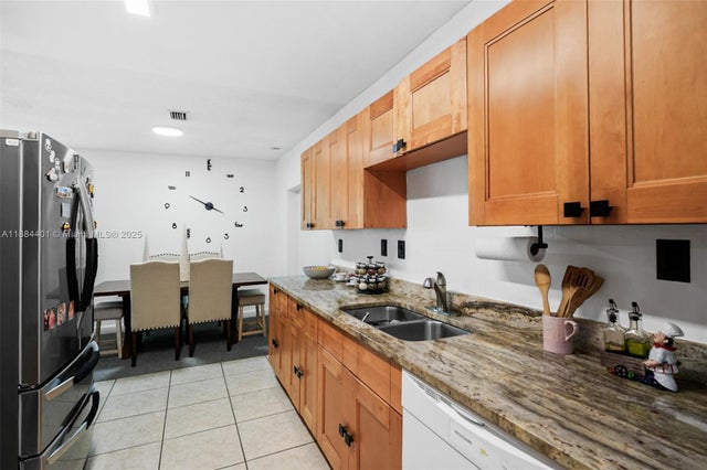 3 of 18 - 621 Sw 50th Ter, Margate, FL