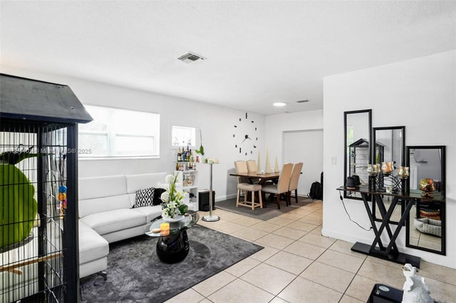 4 of 18 - 621 Sw 50th Ter, Margate, FL