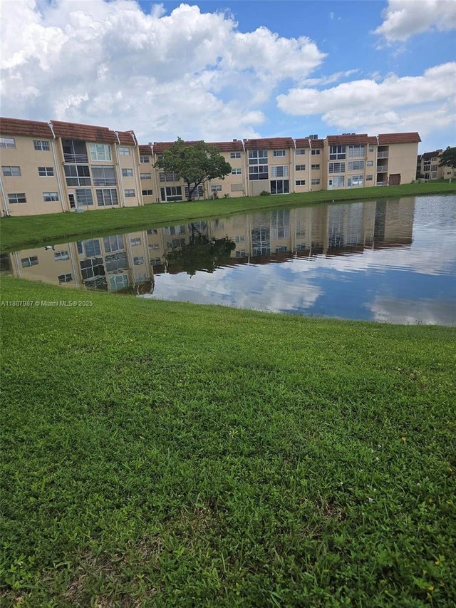 2 of 35 - 8920 Sunrise Lakes Blvd 111, Sunrise, FL