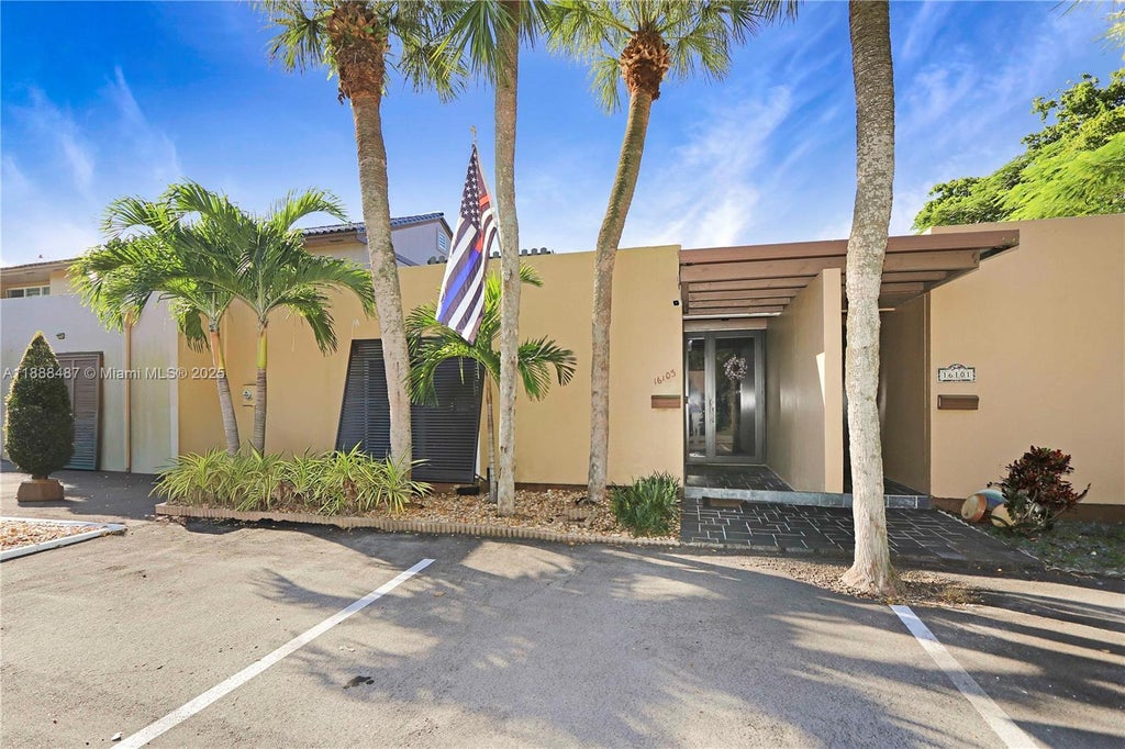 16103 Kingsmoor Way, Miami Lakes