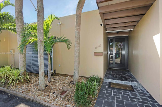 3 of 31 - 16103 Kingsmoor Way, Miami Lakes, FL