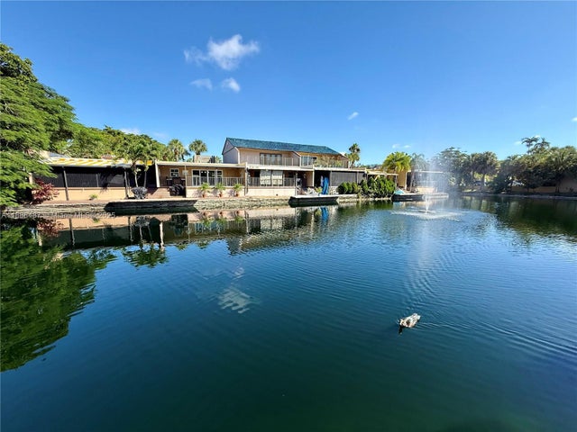 4 of 31 - 16103 Kingsmoor Way, Miami Lakes, FL