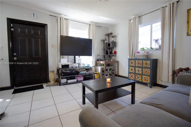 5 of 10 - 3001 Nw 6th Ct, Fort Lauderdale, FL
