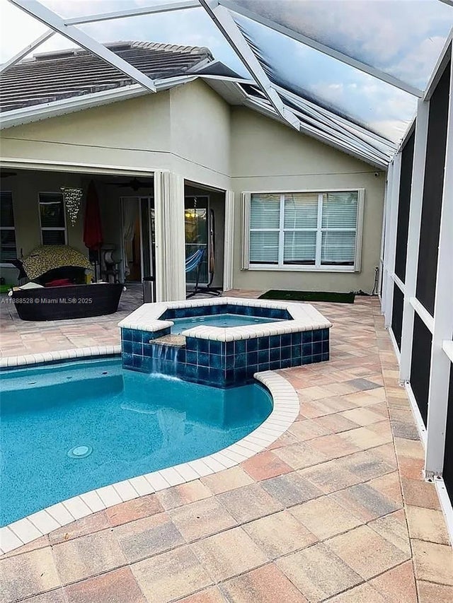 3 of 15 - 2677 Lambay Ct, Cape Coral, FL