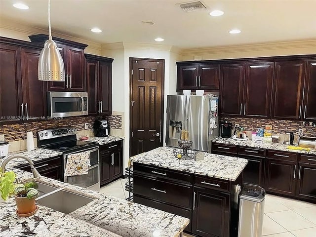 4 of 15 - 2677 Lambay Ct, Cape Coral, FL