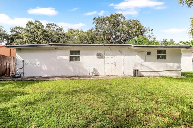 2 of 27 - 640 Ne 160th St, Miami, FL
