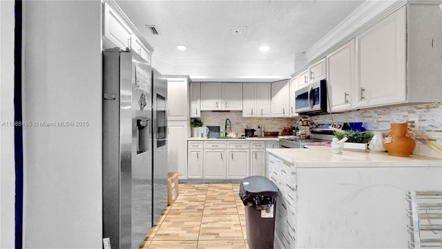 5 of 27 - 640 Ne 160th St, Miami, FL