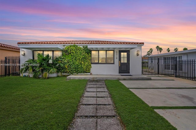 4 of 35 - 6418 Sw 39th Ter, Miami, FL