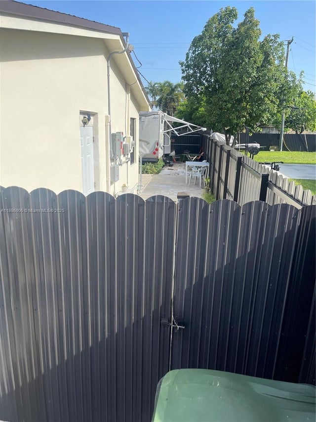 5 of 17 - 532 Nw 15th St, Homestead, FL