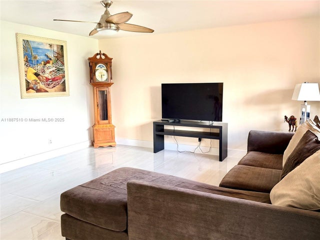 4 of 50 - 5201 Sw 95th Ave, Cooper City, FL