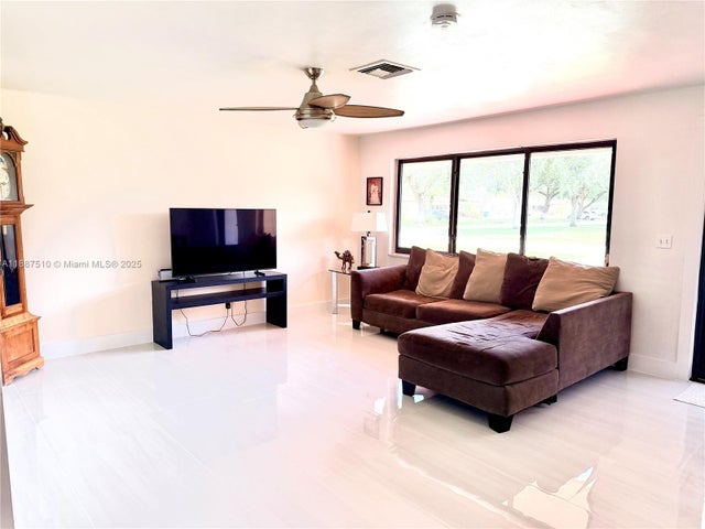 5 of 50 - 5201 Sw 95th Ave, Cooper City, FL