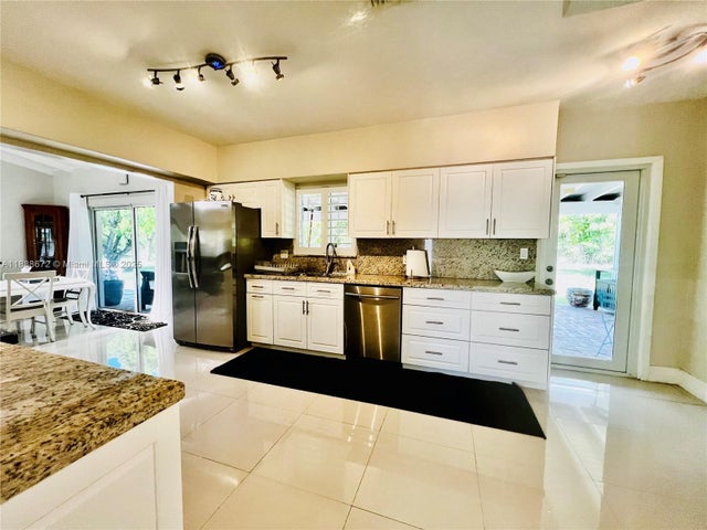 3 of 39 - 7500 Sw 81st Ave, Miami, FL