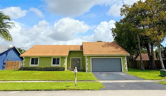 1 of 22 - 7952 Nw 51st Ct, Lauderhill, FL