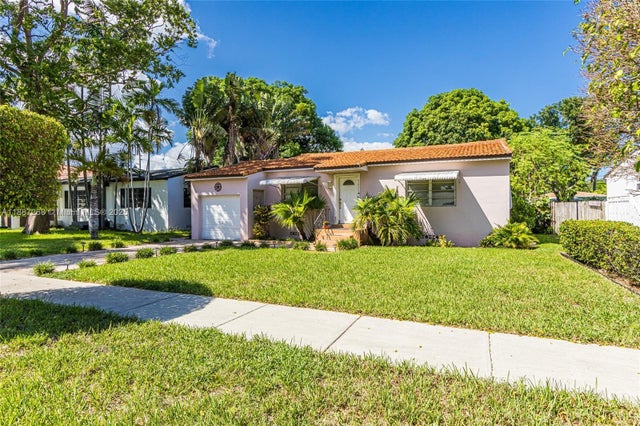 1 of 20 - 1431 Wiley St, Hollywood, FL