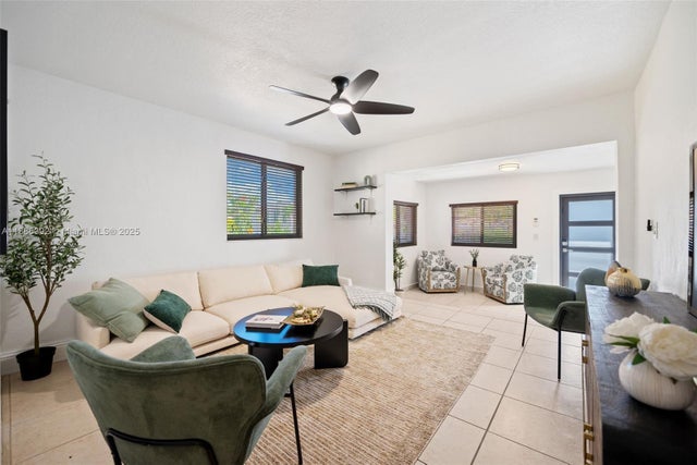 944 Sw 10th Ave, Miami