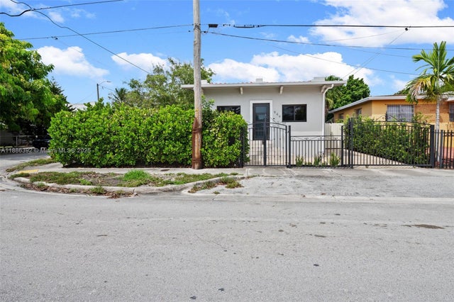 1 of 30 - 944 Sw 10th Ave, Miami, FL