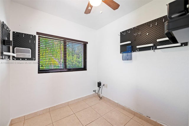 5 of 30 - 944 Sw 10th Ave, Miami, FL