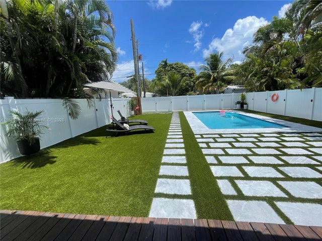2 of 22 - 1551 Madison St, Hollywood, FL
