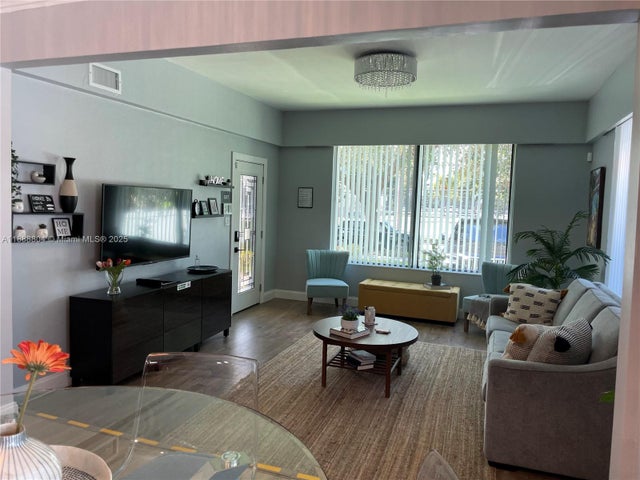 2 of 21 - 1551 Madison St, Hollywood, FL