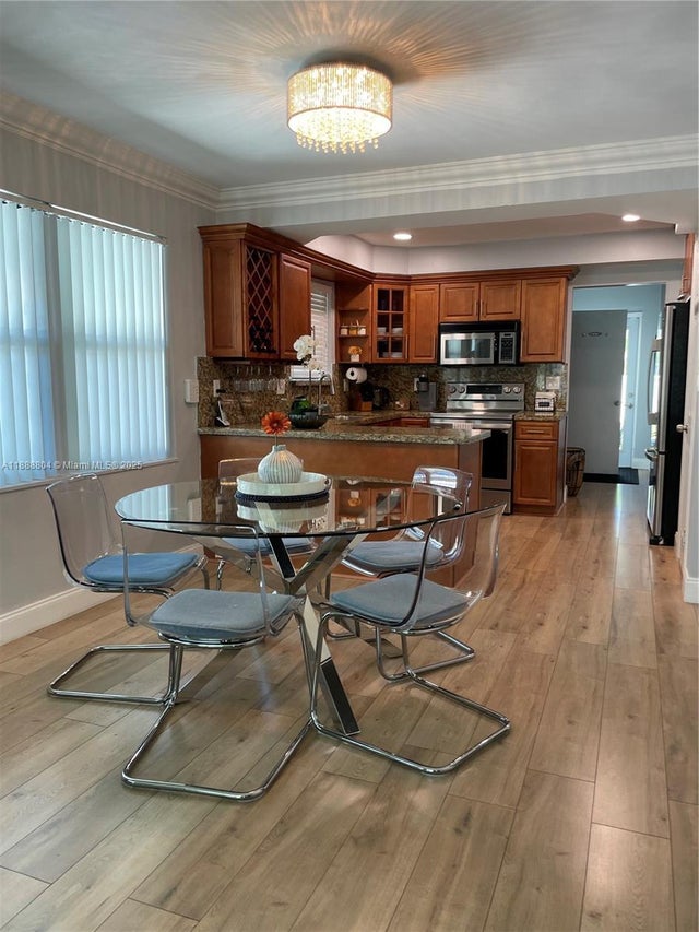 4 of 21 - 1551 Madison St, Hollywood, FL