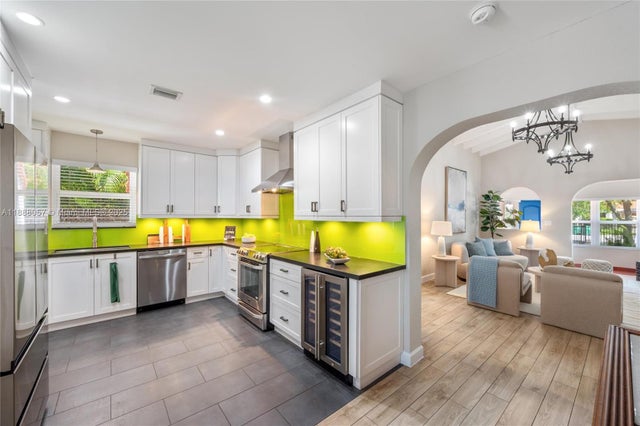 5 of 27 - 1020 Sw 22nd St, Miami, FL