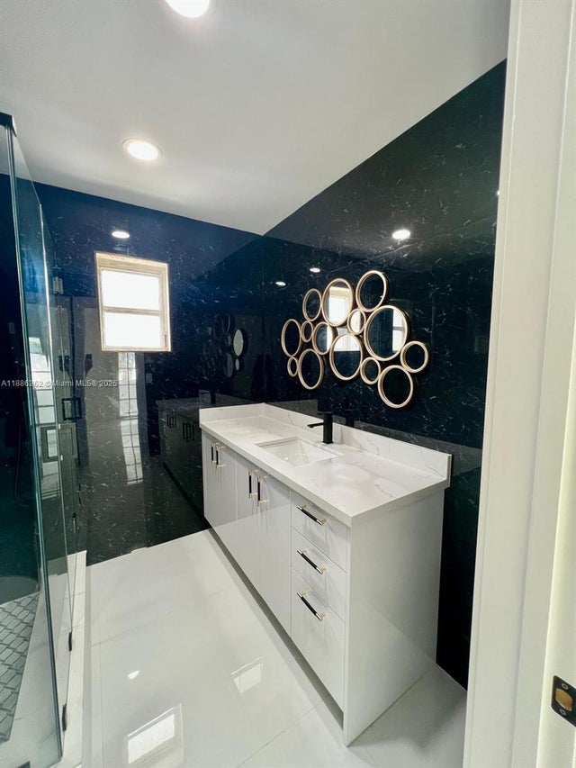 3 of 10 - 19771 Sw 84th Ave, Cutler Bay, FL