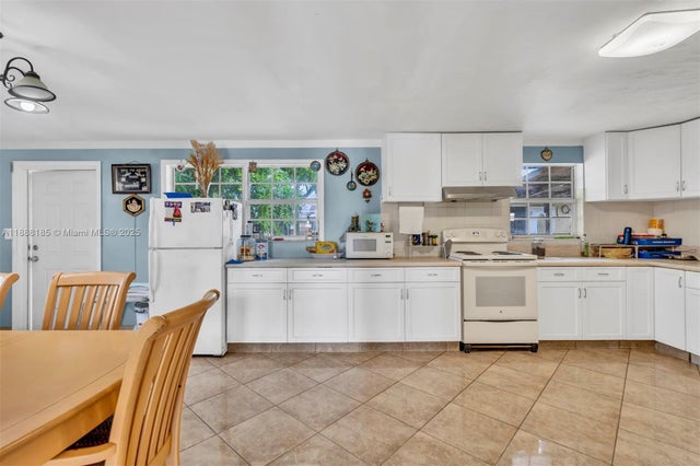 5 of 27 - 2041 Wellington Rd, West Palm Beach, FL