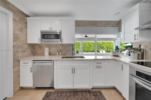 4 of 48 - 8975 Sw 83rd St, Miami, FL