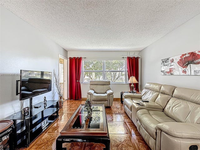 1 of 44 - 5001 Nw 34th St 205, Lauderdale Lakes, FL