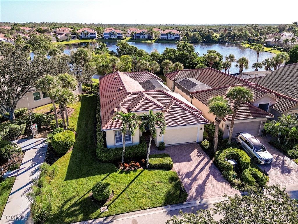 8920 Crown Colony Blvd, FORT MYERS