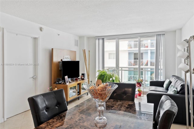 4 of 15 - 6917 Collins Ave 1512, Miami Beach, FL