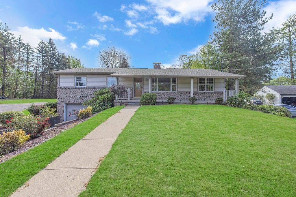 182 Center Grange Road, Center